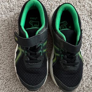 ASICS Kids Sneakers in Black and Lime Green